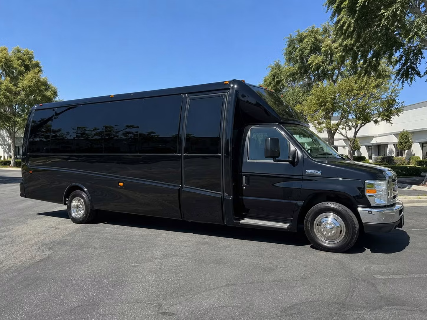 private party bus rentals for niagara falls bachelorette and birthday concert nights